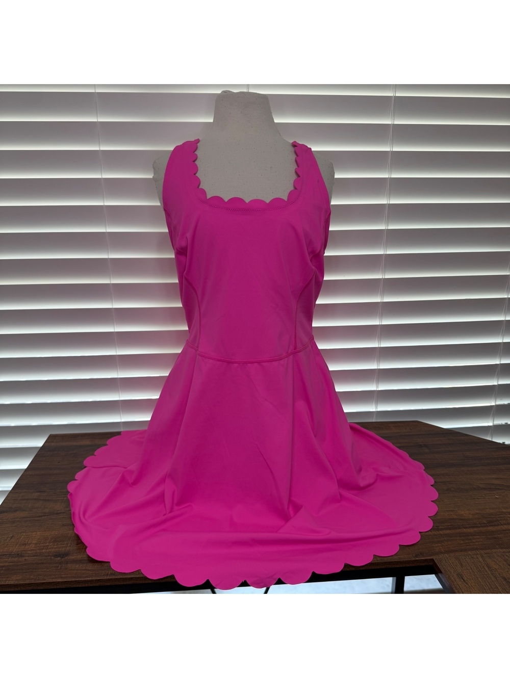 Attarco Pink Scalloped Edge Athletic Dress Size L